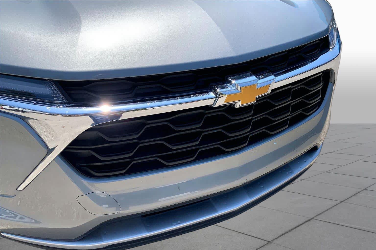 Used 2024 Chevrolet Trax LT w/ LT Convenience Package FWD image 30