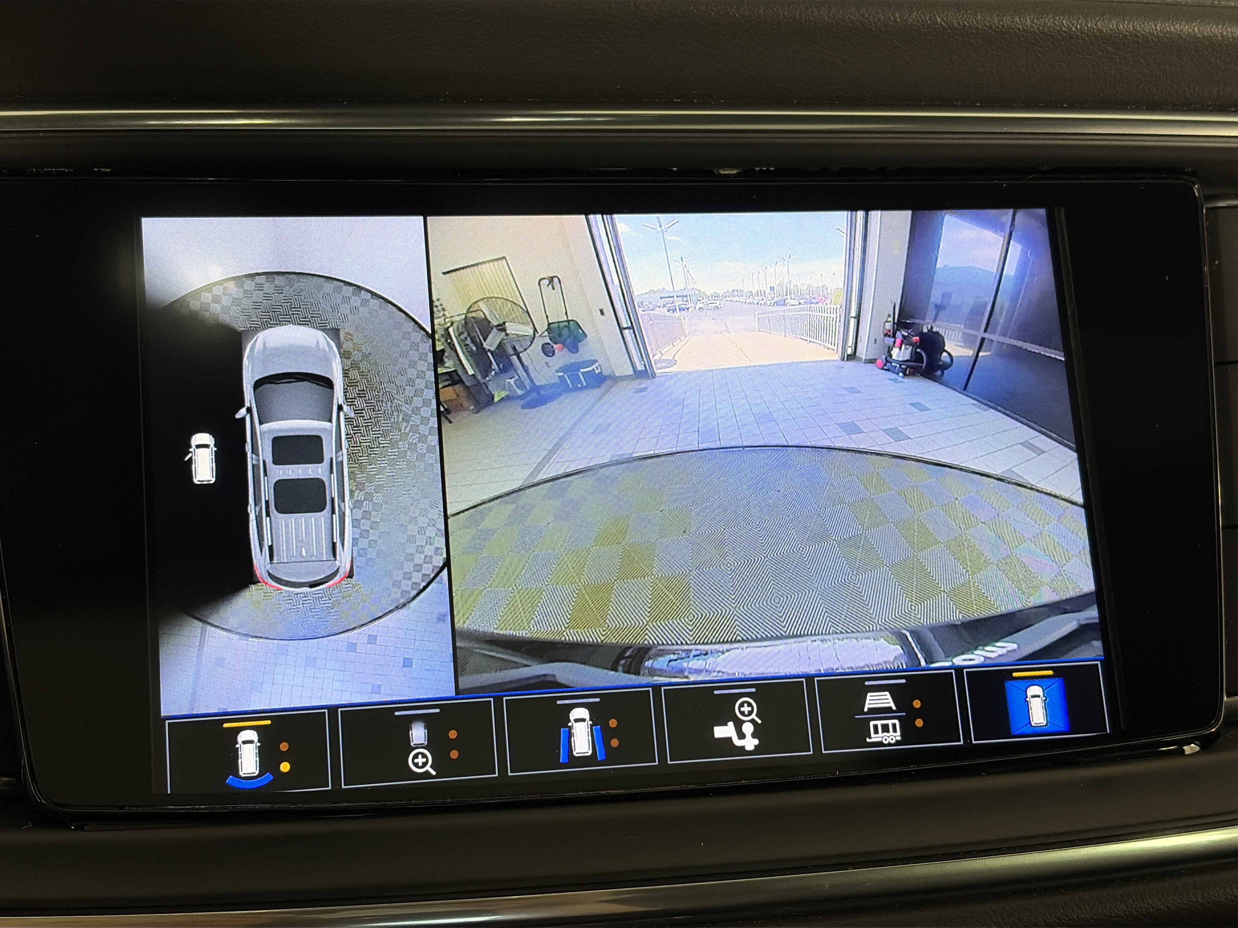Used 2022 Buick Enclave Avenir w/ Avenir Technology Package AWD/4WD image 7