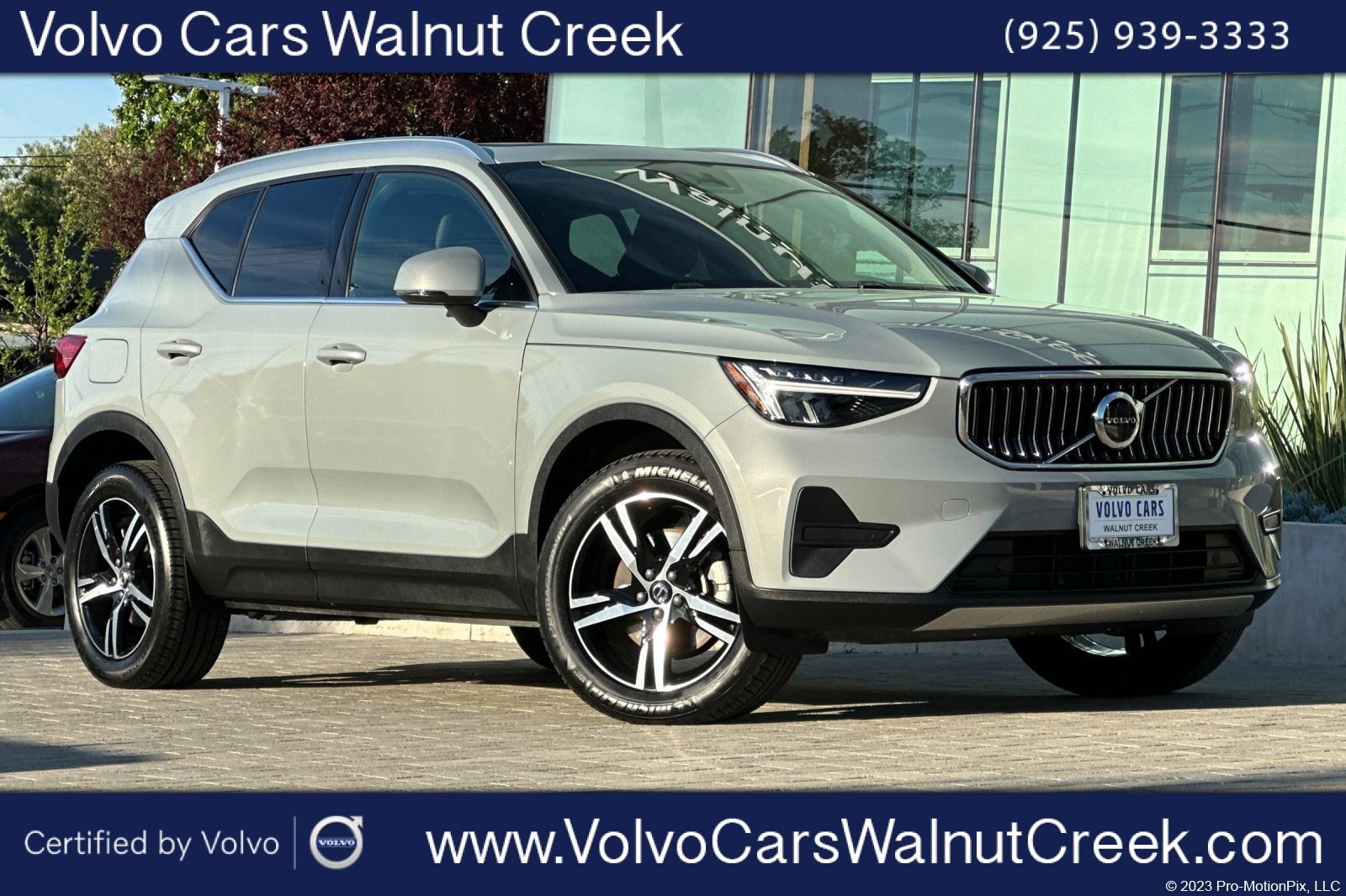 Certified 2025 Volvo XC40 B5 Core AWD/4WD image 1
