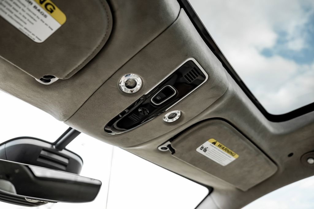 Used 2021 Aston Martin DBX image 22