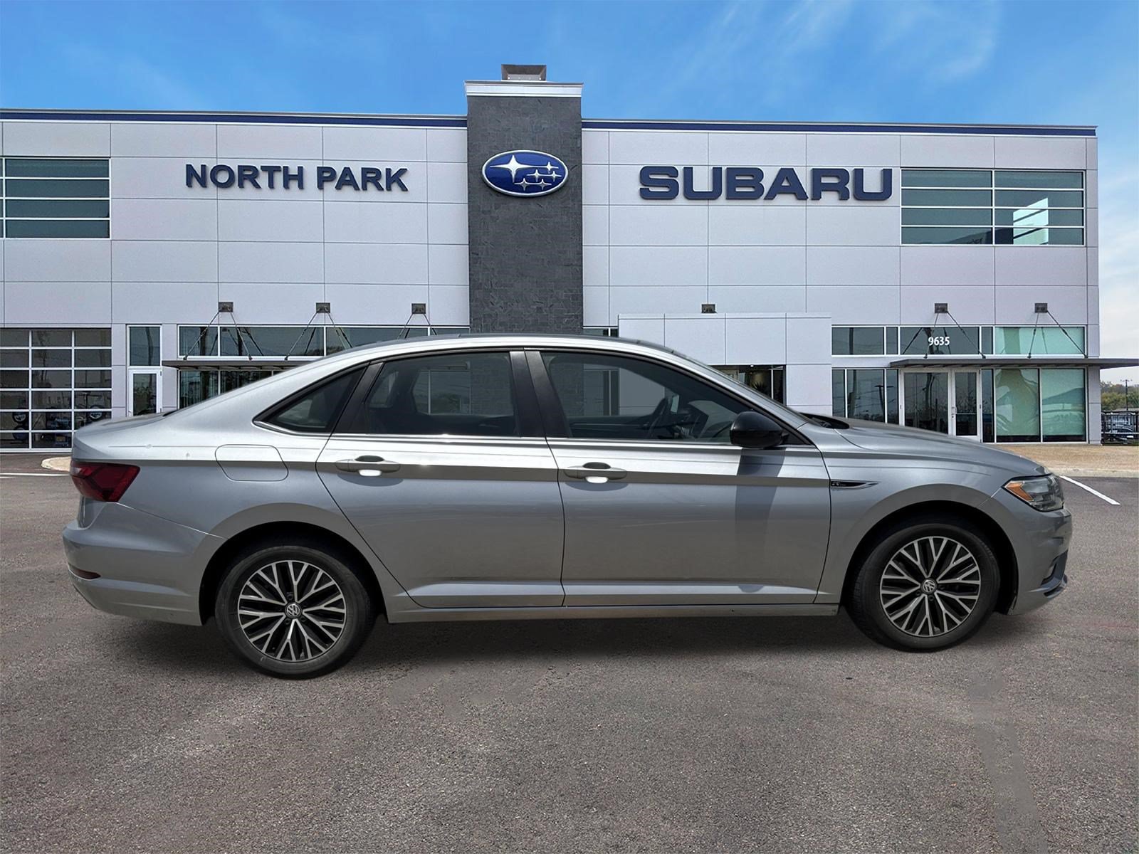 Used 2020 Volkswagen Jetta R-Line FWD image 2