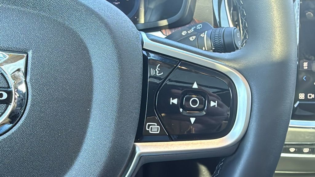 Used 2025 Volvo V60 B5 Cross Country Plus image 27