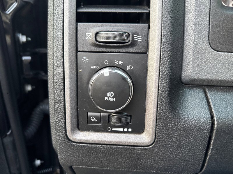 Used 2016 RAM 1500 Express image 31