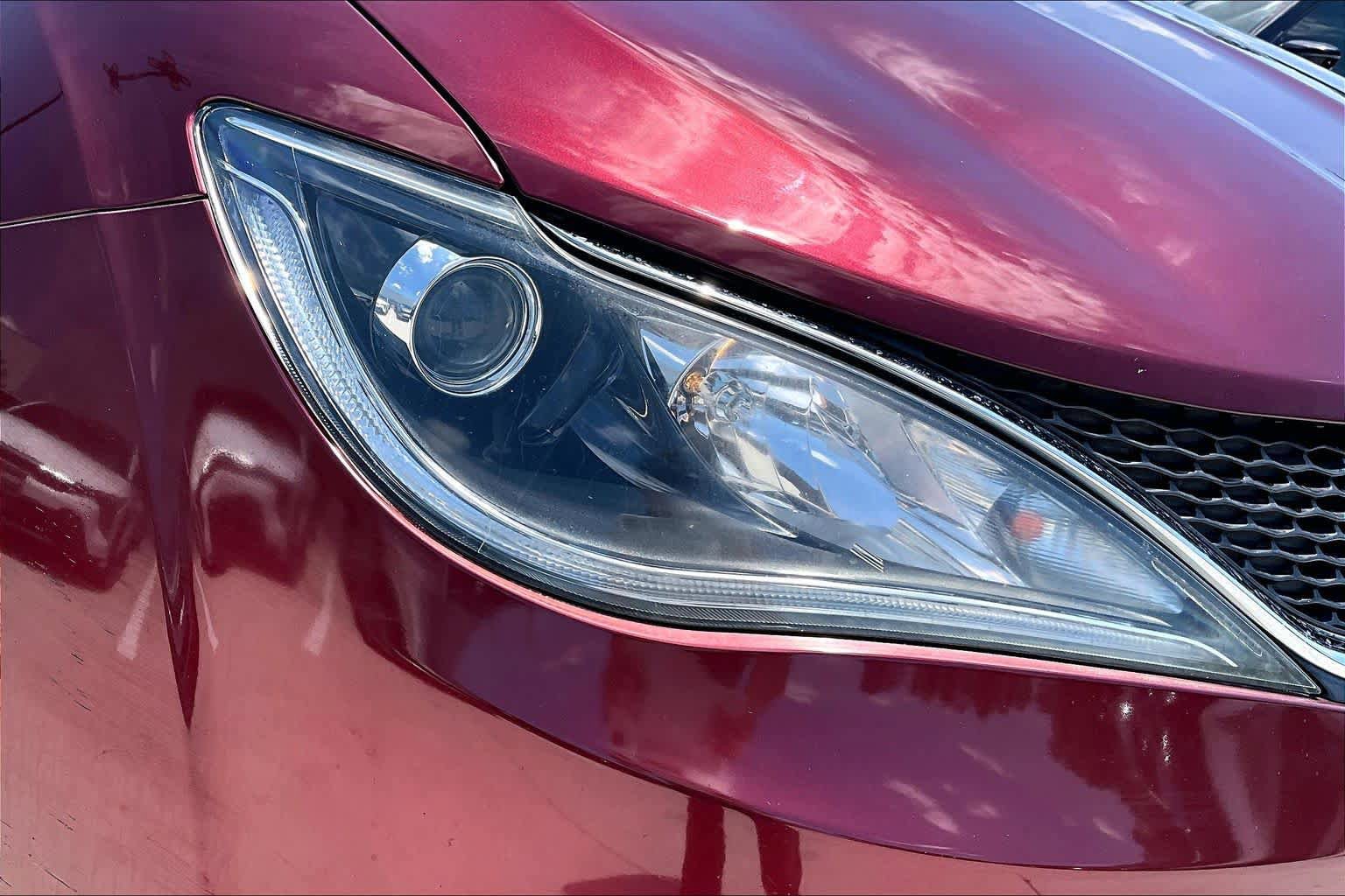 Used 2017 Chrysler Pacifica Touring-L Plus w/ Advanced Safetytec Group FWD image 26
