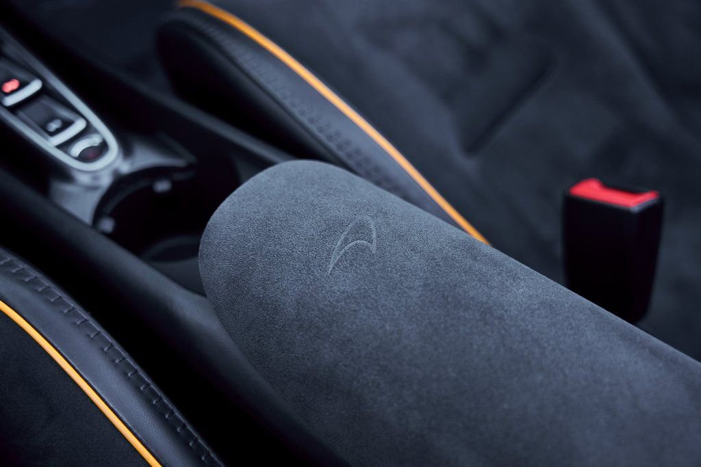 Used 2025 McLaren Artura Spider RWD image 63