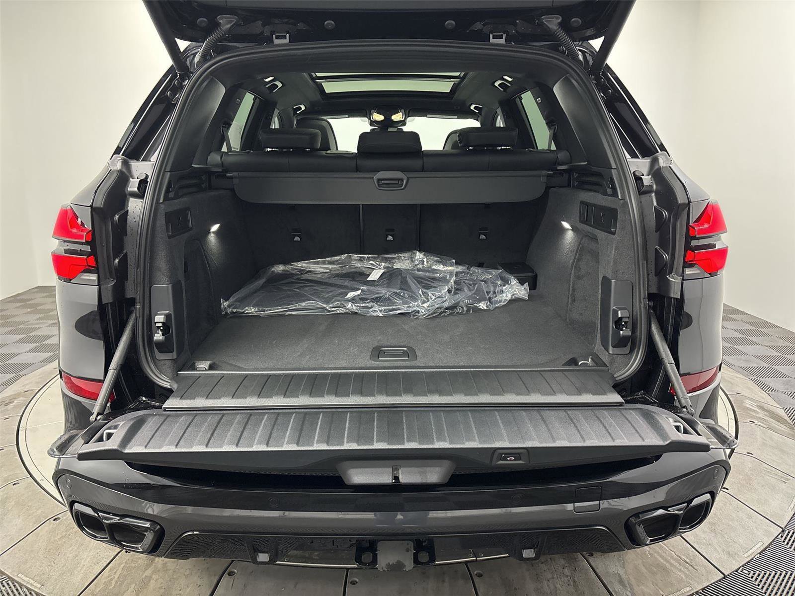 New 2026 BMW X5 M60i image 21