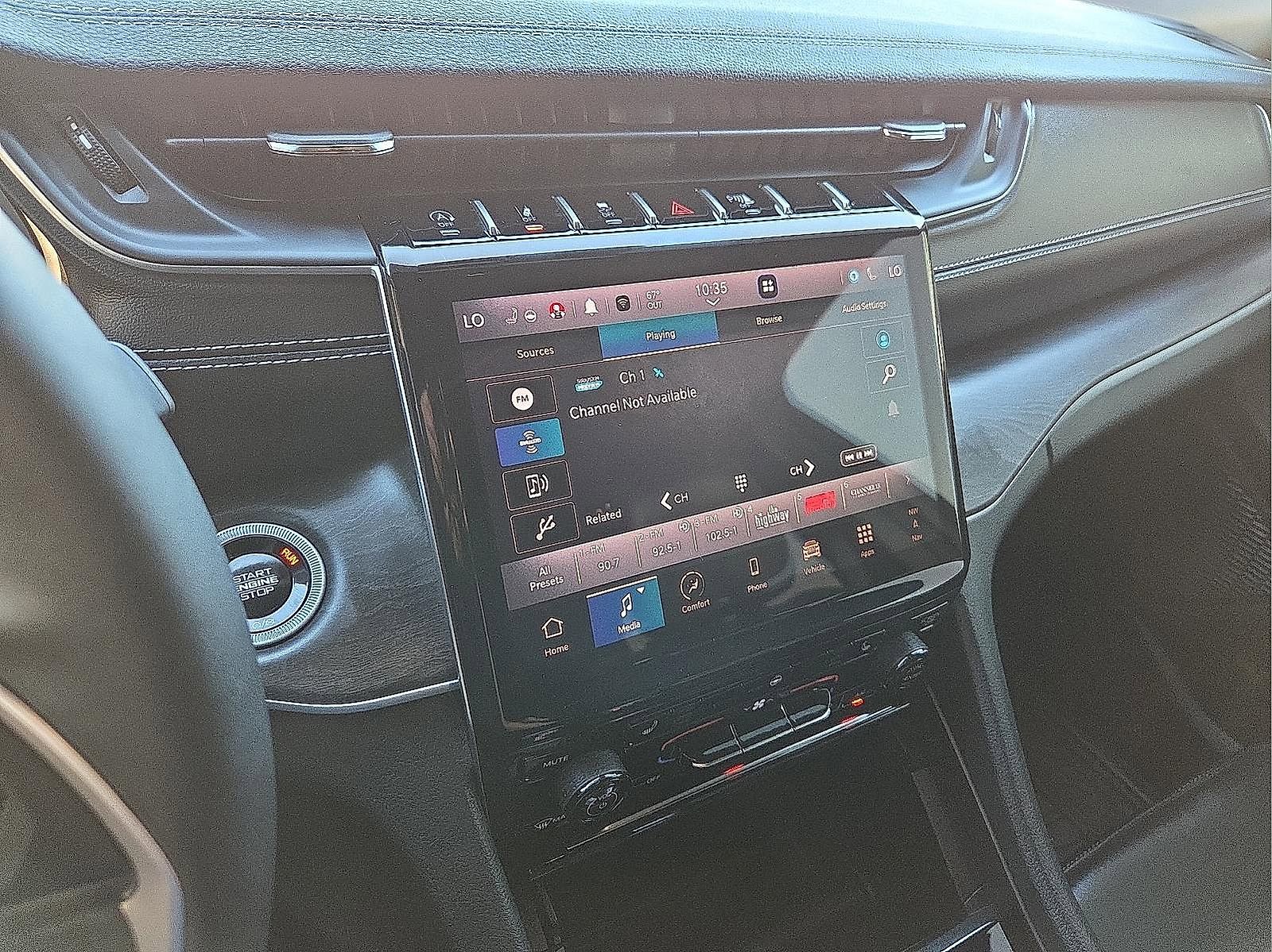 Used 2024 Jeep Grand Cherokee L Limited w/ Black Appearance Package image 17