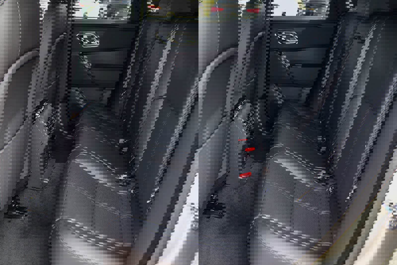 New 2026 Land Rover Range Rover Velar Dynamic SE image 18