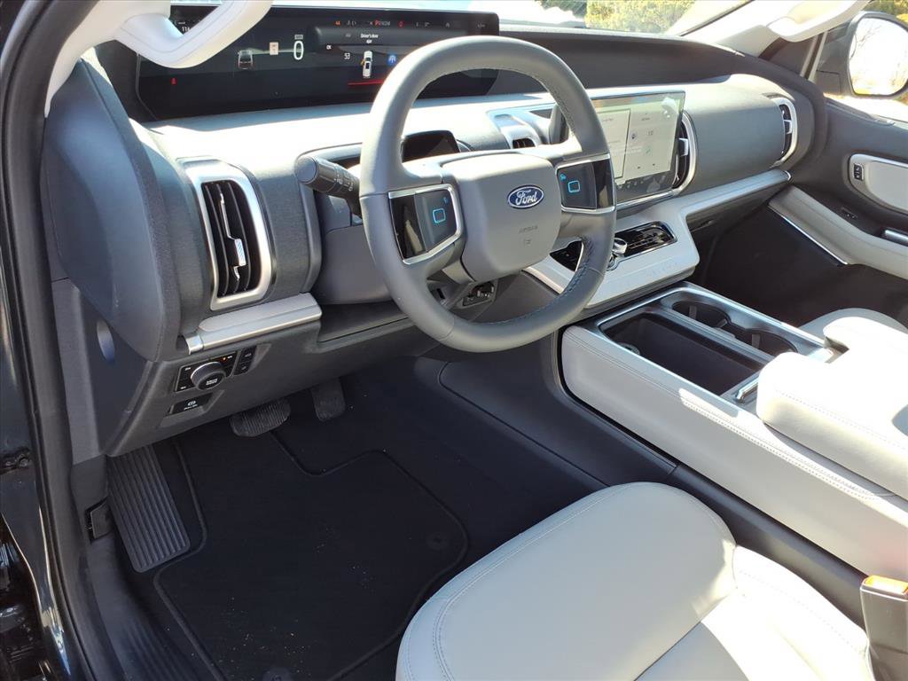 New 2026 Ford Expedition Active image 4