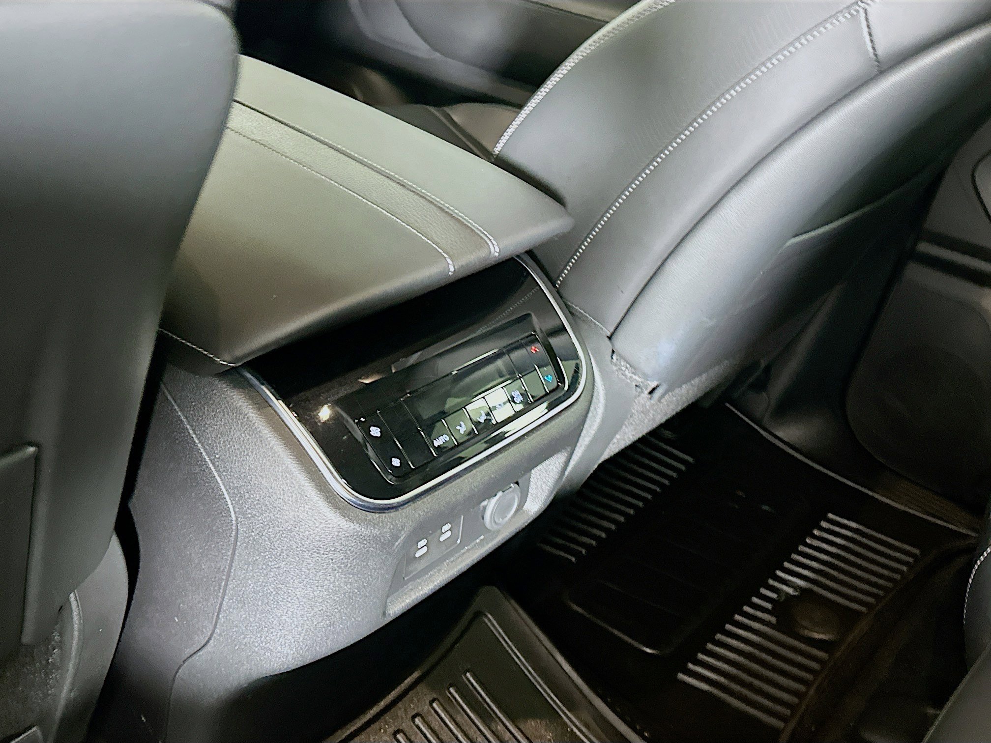 Used 2025 Nissan Armada SV image 26