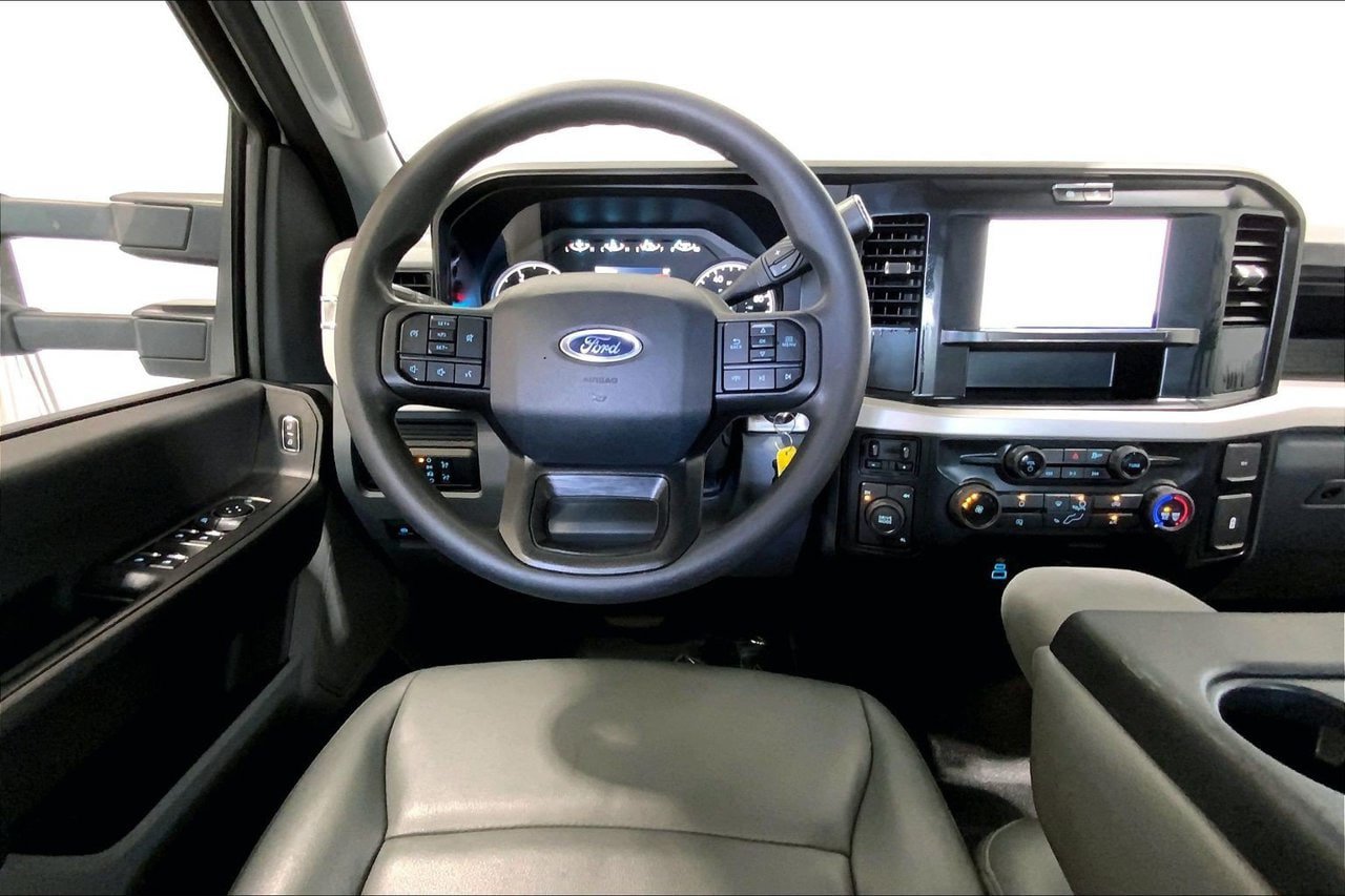 Used 2025 Ford F350 XL w/ XL Driver Assist Package AWD/4WD image 4