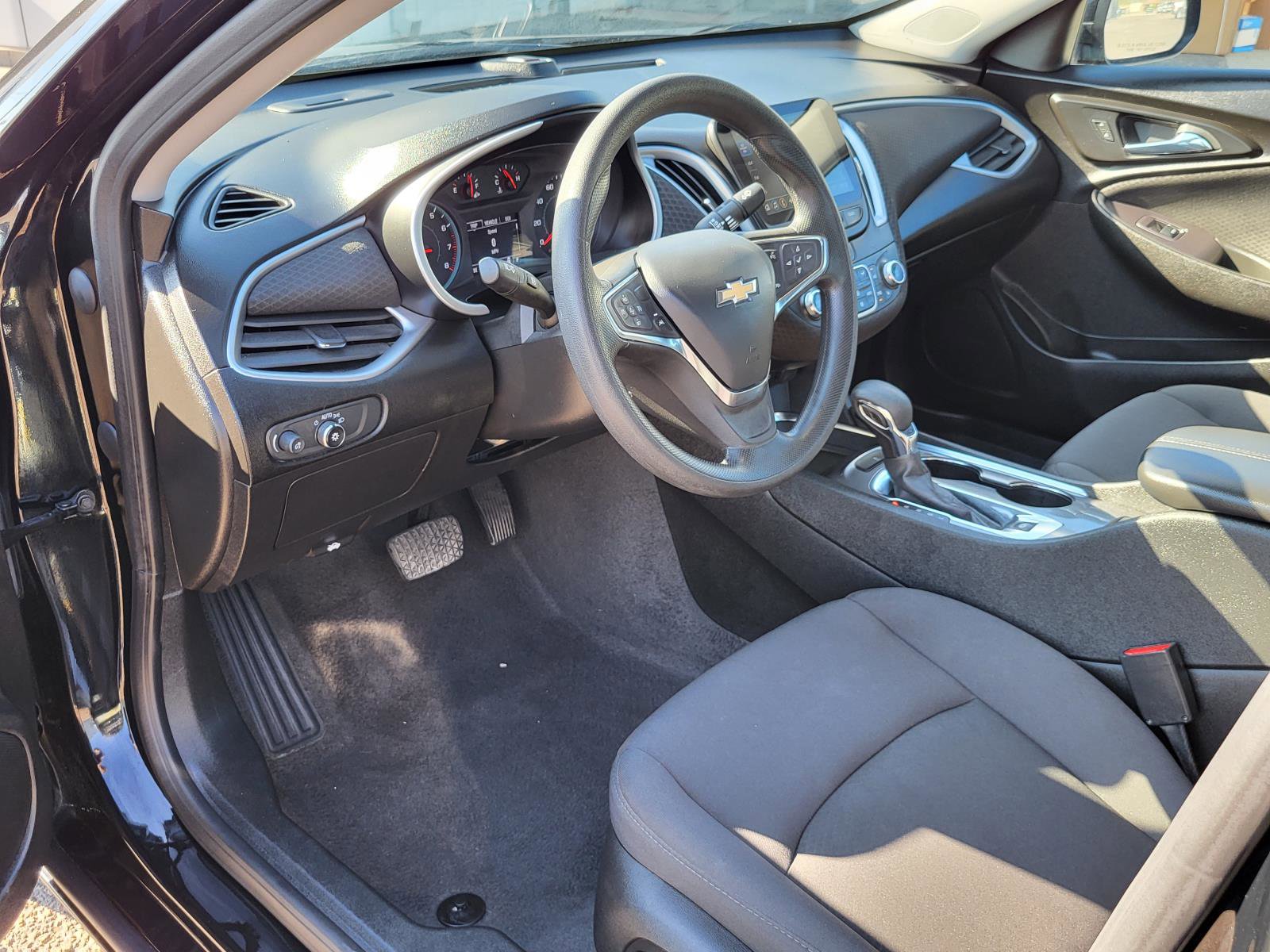 Used 2023 Chevrolet Malibu LT FWD image 15