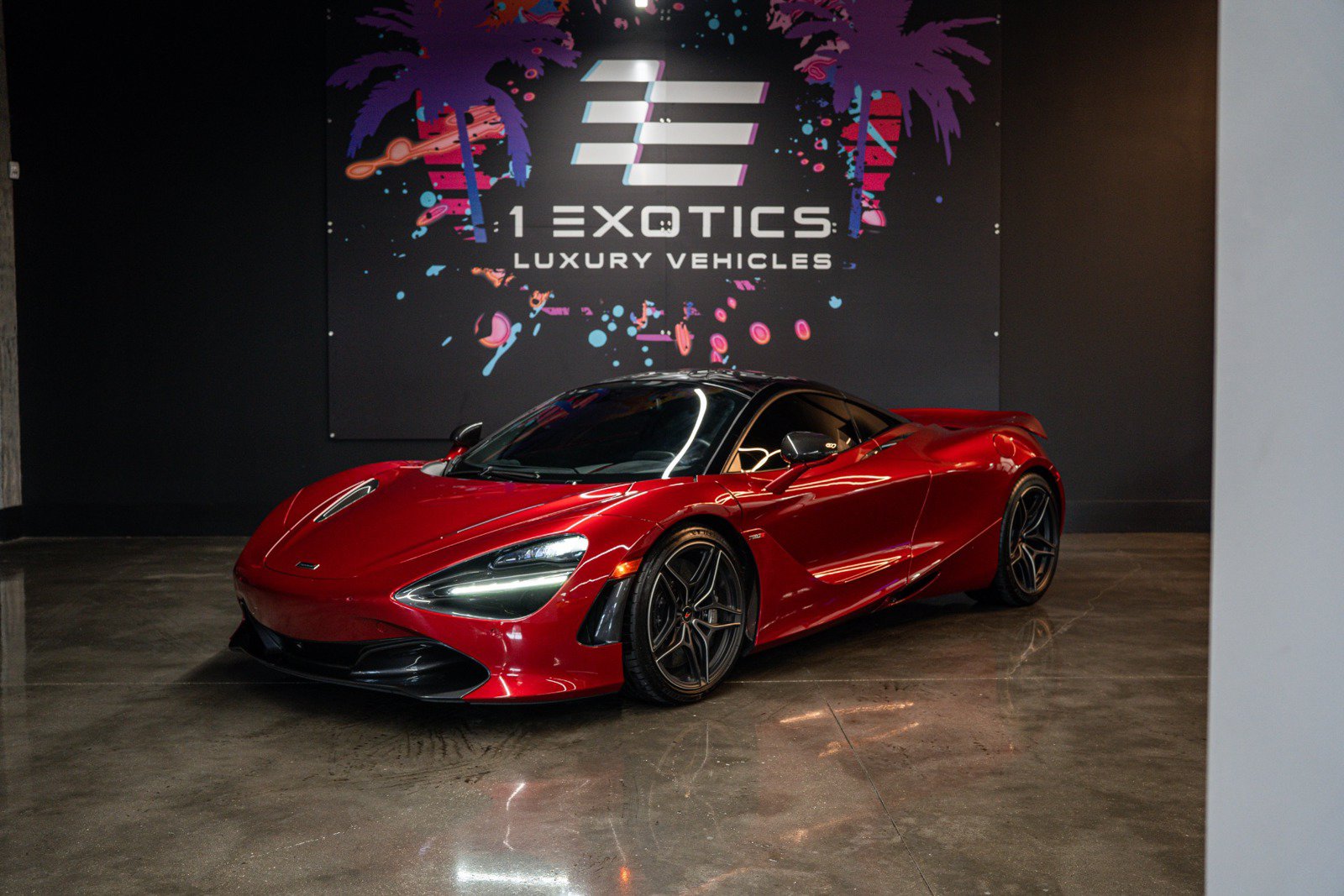 Used 2018 McLaren 720S RWD image 3