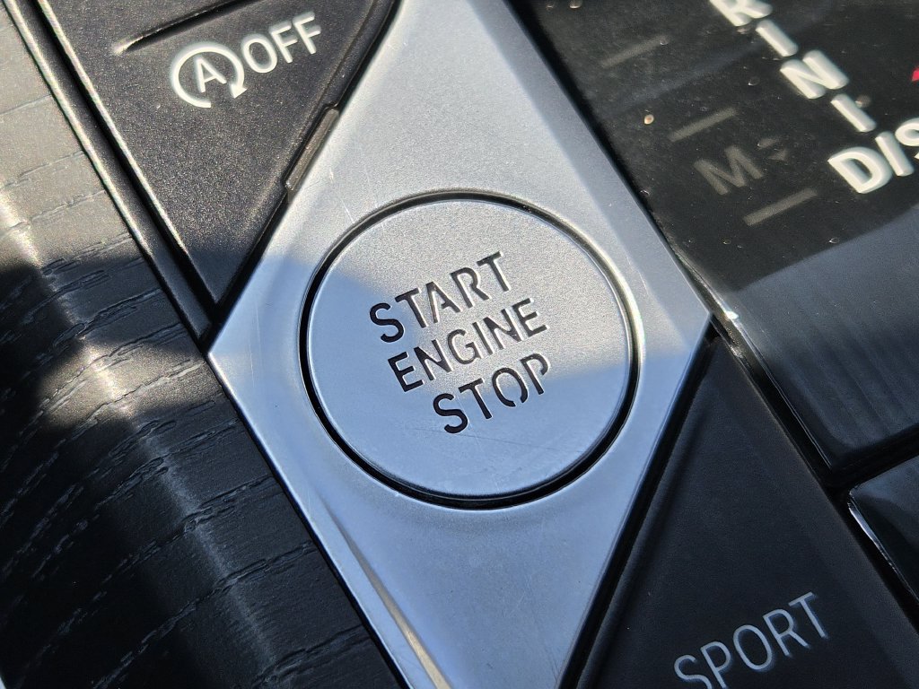 Used 2025 BMW 330i Sedan RWD image 21