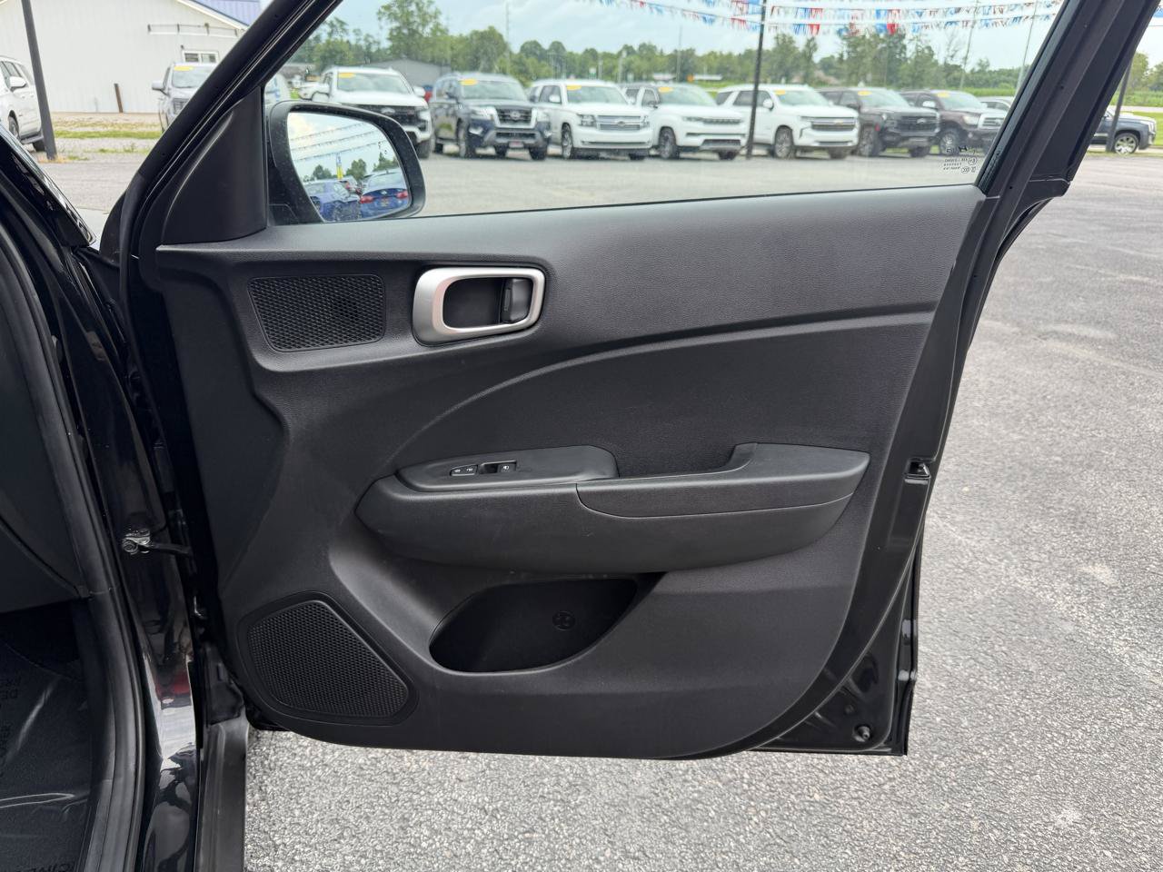 Used 2022 Hyundai Venue SEL w/ Cargo Package FWD image 21