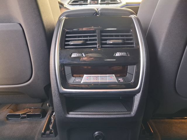 Used 2022 BMW X6 xDrive40i w/ M Sport Package AWD/4WD image 26
