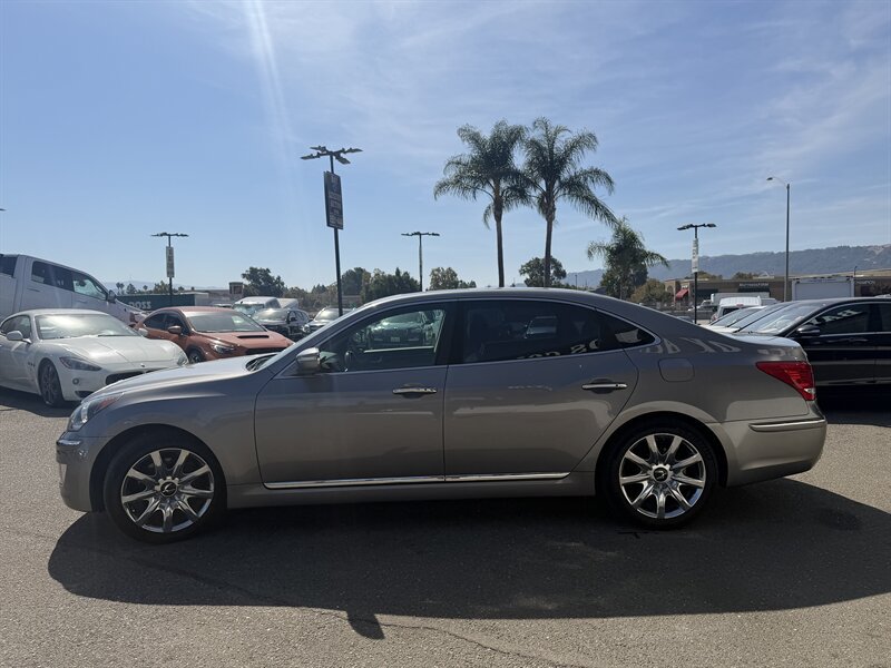 Used 2011 Hyundai Equus Signature RWD image 4