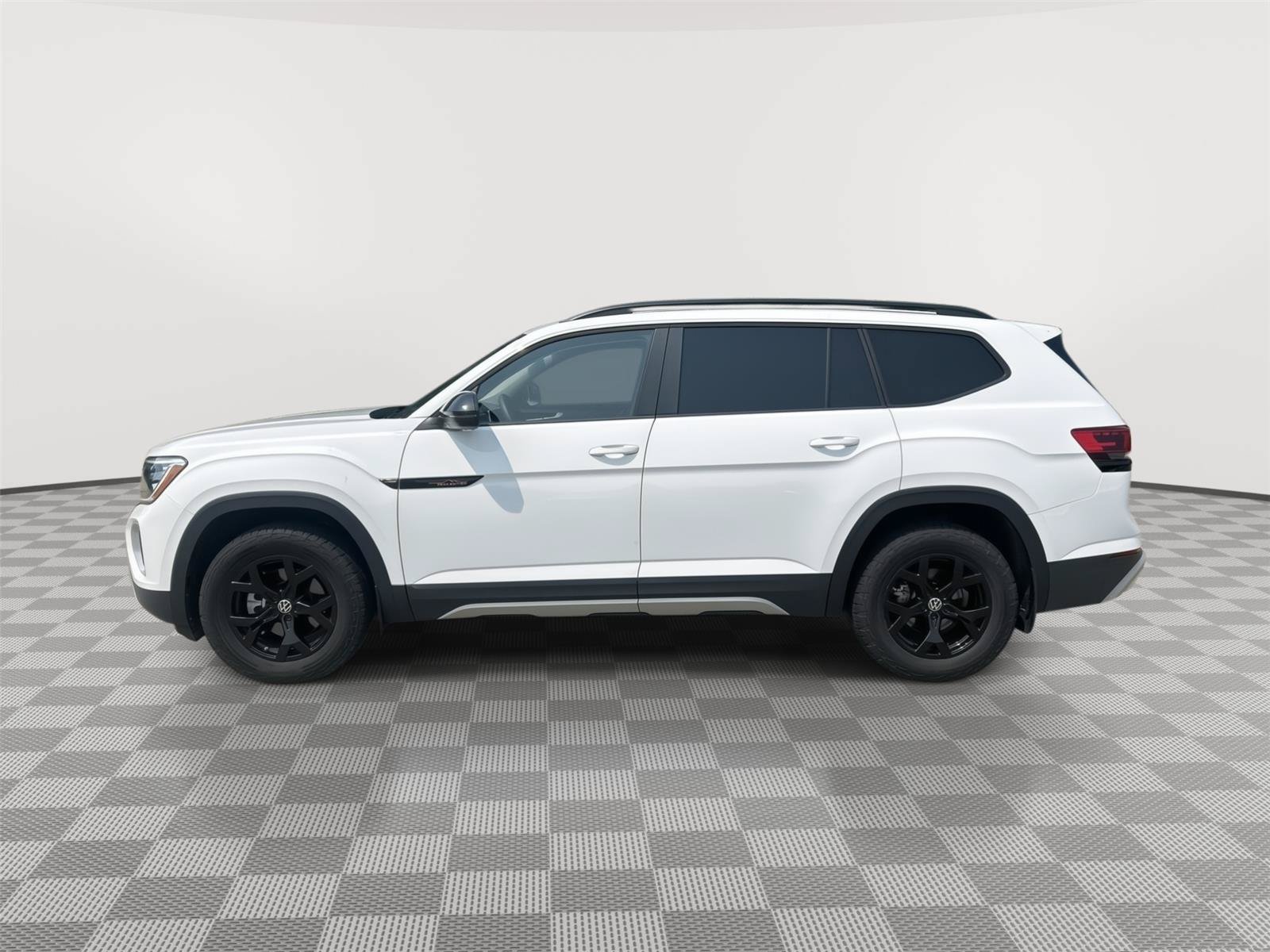 Used 2024 Volkswagen Atlas Peak Edition SE AWD/4WD image 1