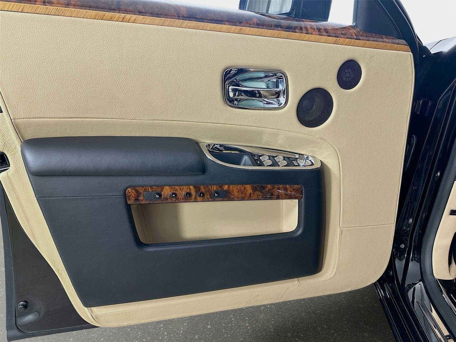 Used 2014 Rolls-Royce Ghost image 16