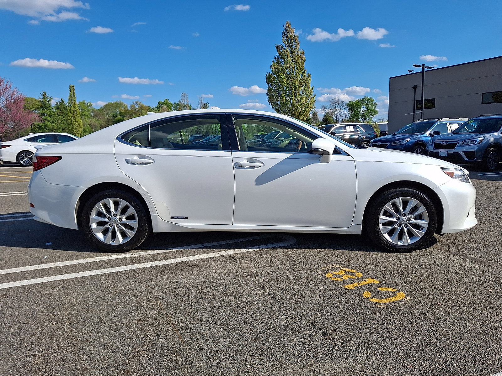 Used 2015 Lexus ES 300h w/ Navigation System Package FWD image 7