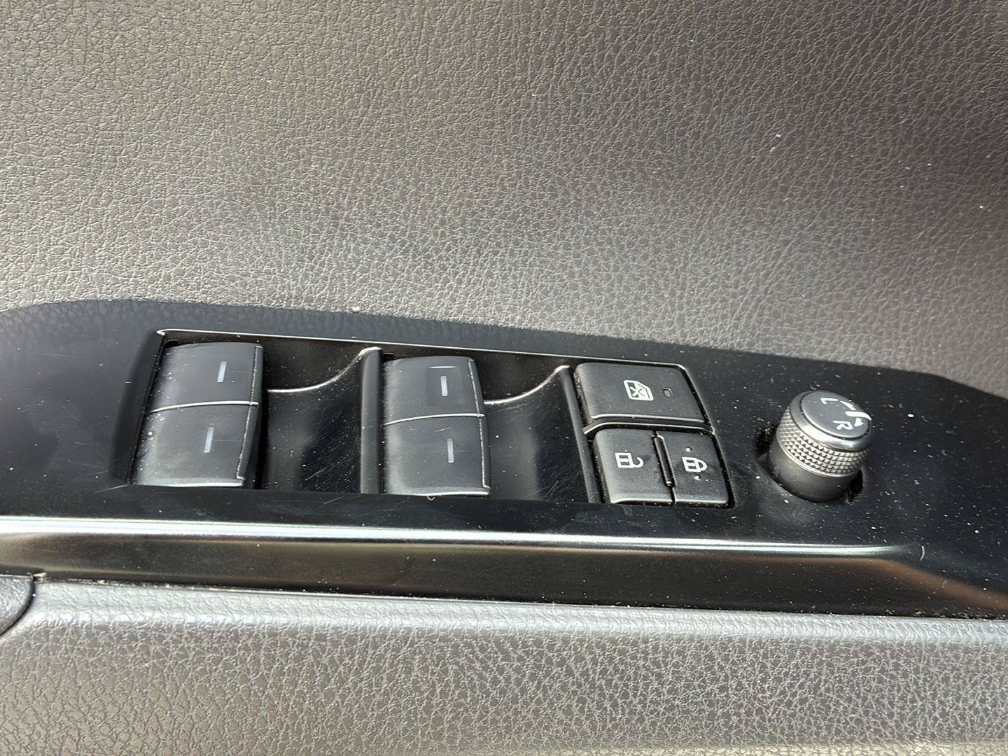 Used 2025 Toyota Camry SE FWD image 18