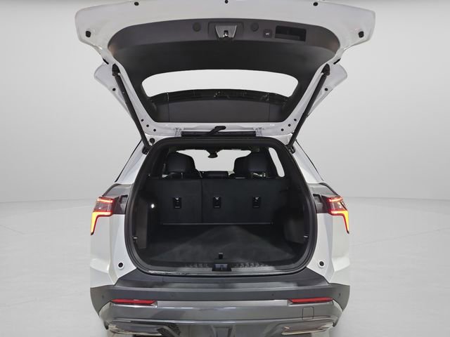 Used 2025 Chevrolet Equinox ACTIV w/ Safety and Technology Package image 35