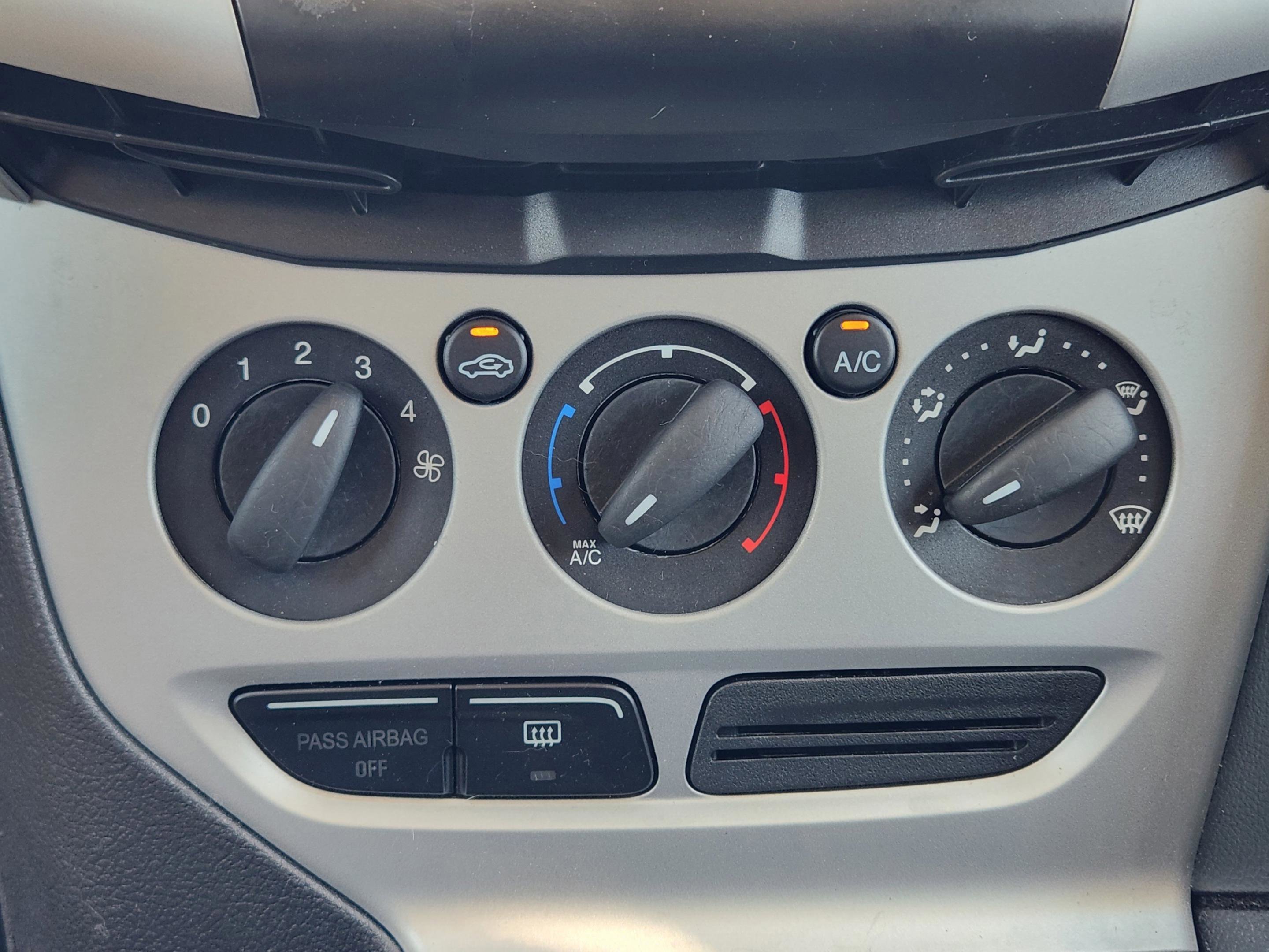 Used 2014 Ford Focus SE image 15