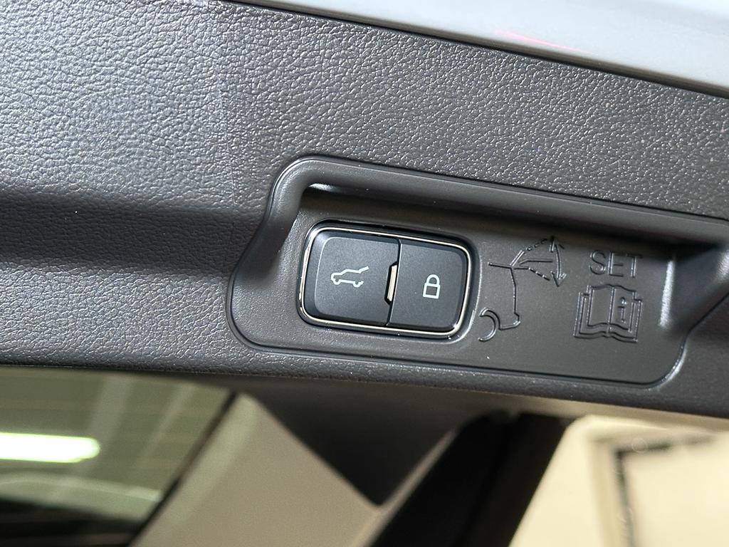 New 2026 Ford Explorer Active w/ Active Comfort Package image 17