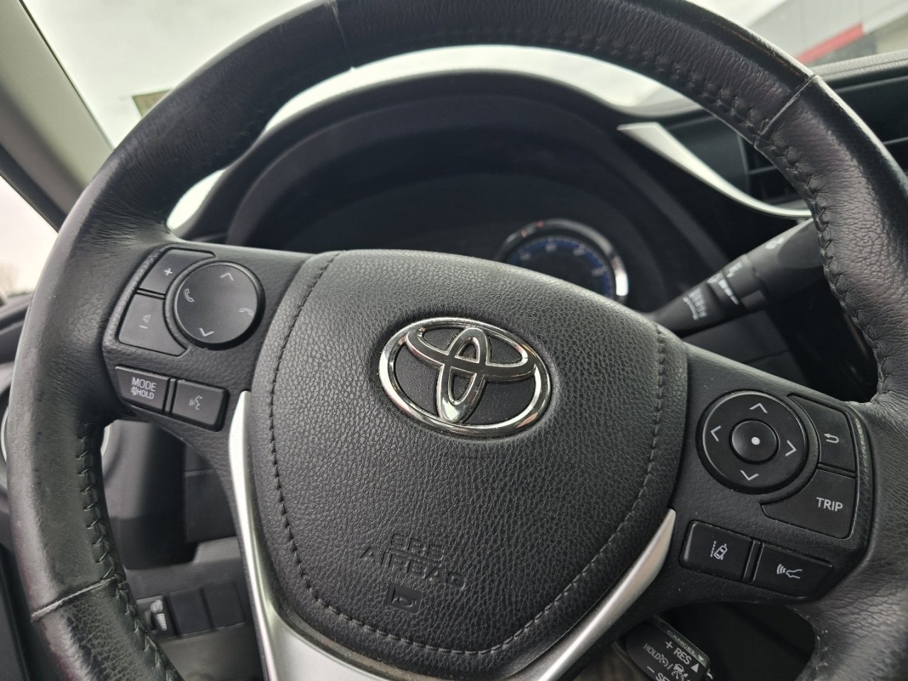 Used 2017 Toyota Corolla SE image 16
