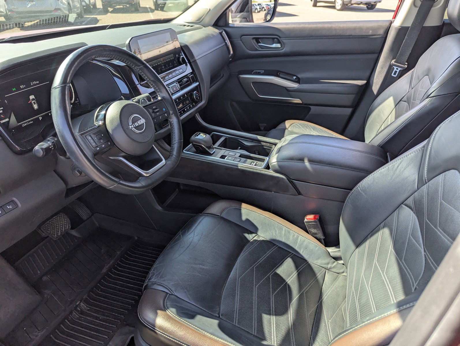 Used 2022 Nissan Pathfinder Platinum w/ Cargo Package image 10