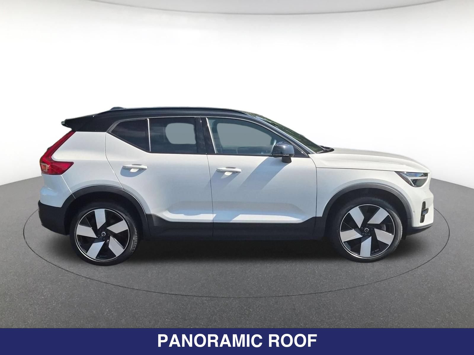 Used 2023 Volvo XC40 Recharge Plus AWD/4WD image 5