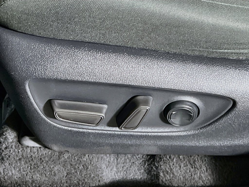 Used 2025 Toyota RAV4 XLE FWD image 13