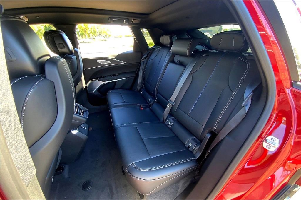 New 2026 Cadillac Lyriq V image 29