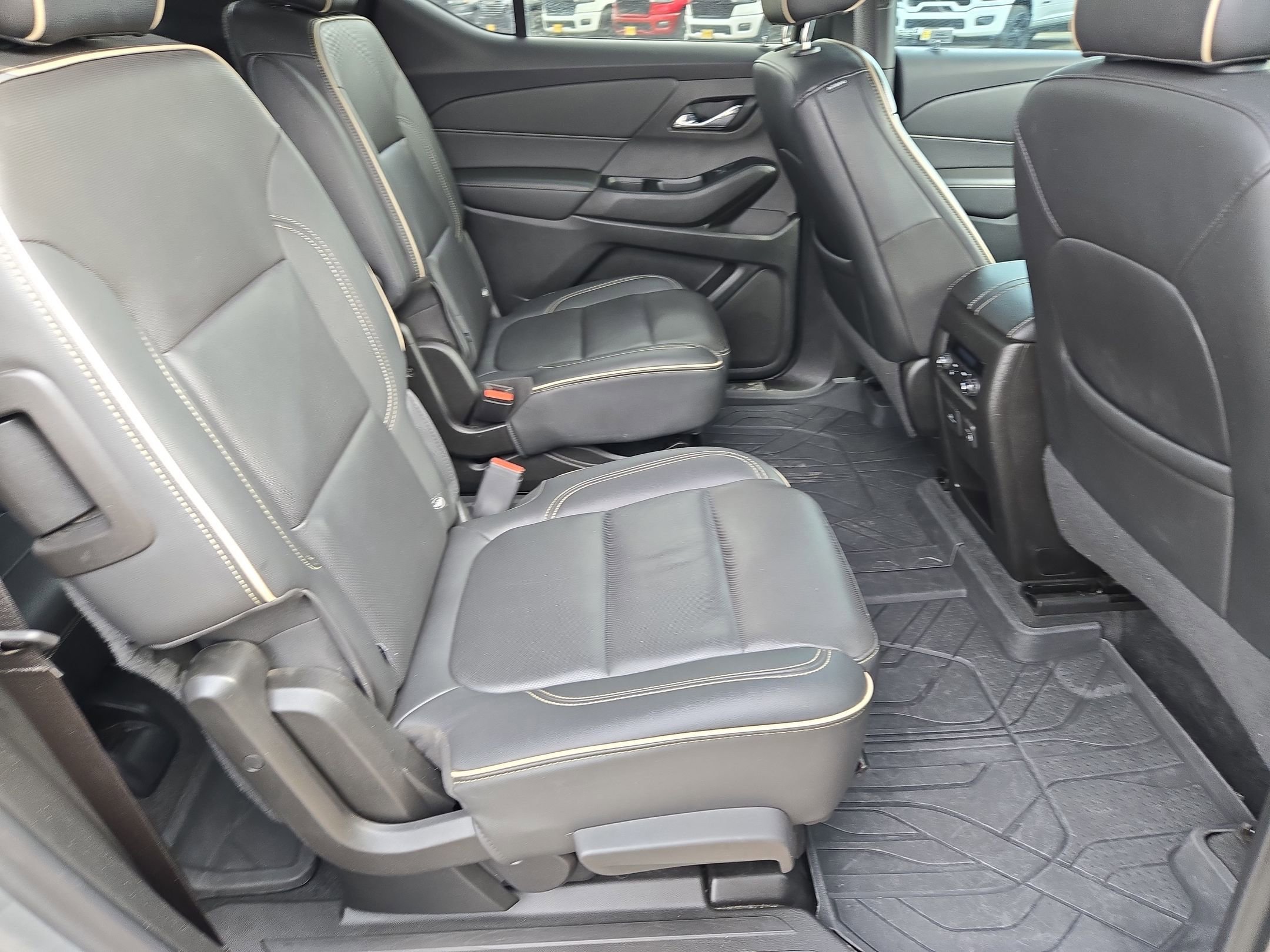 Used 2023 Chevrolet Traverse Premier w/ Redline Edition image 25
