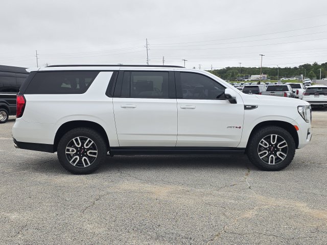 Used 2023 GMC Yukon XL AT4 w/ Technology Package AWD/4WD image 6