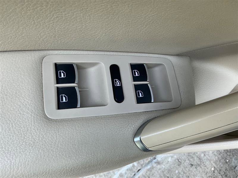 Used 2016 Volkswagen Passat 1.8T w/ Lighting Package image 25