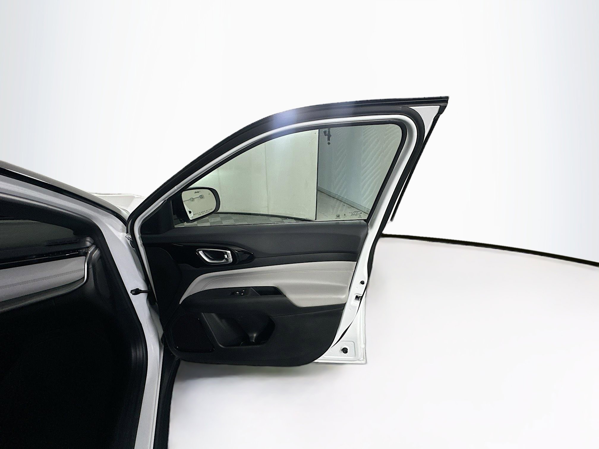 Used 2025 Jeep Compass Limited image 30