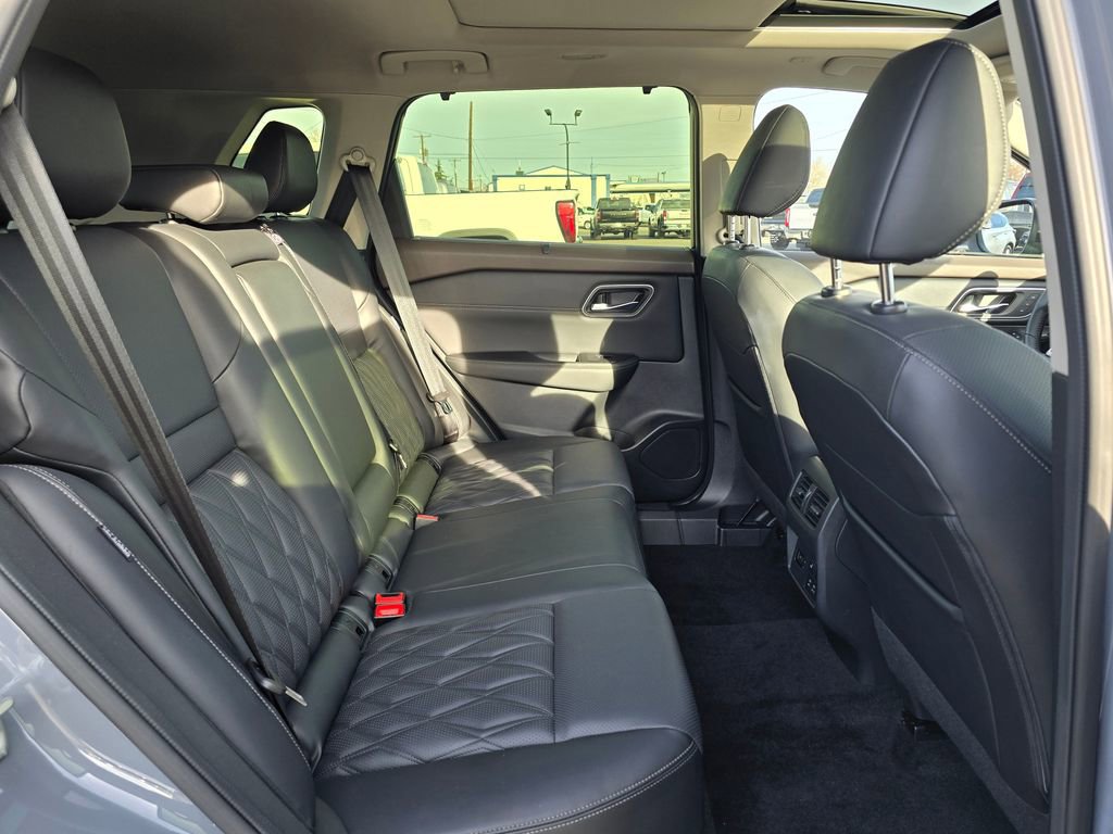 Used 2023 Nissan Rogue Platinum w/ Platinum Premium Package image 12