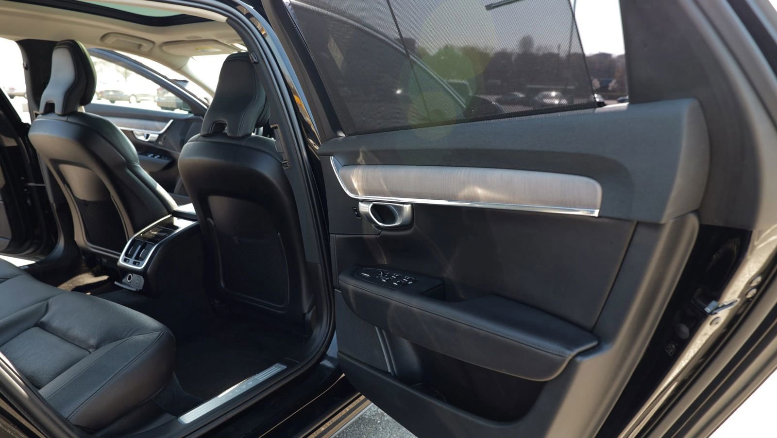 Used 2023 Volvo S90 B6 Plus image 30