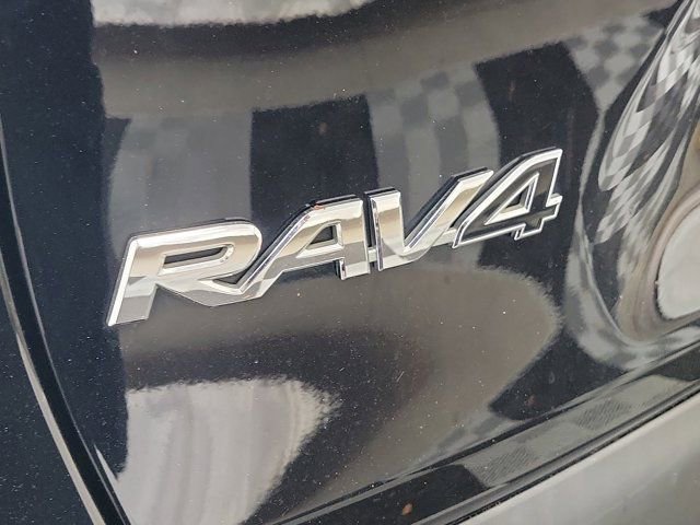 Used 2021 Toyota RAV4 XLE FWD image 7