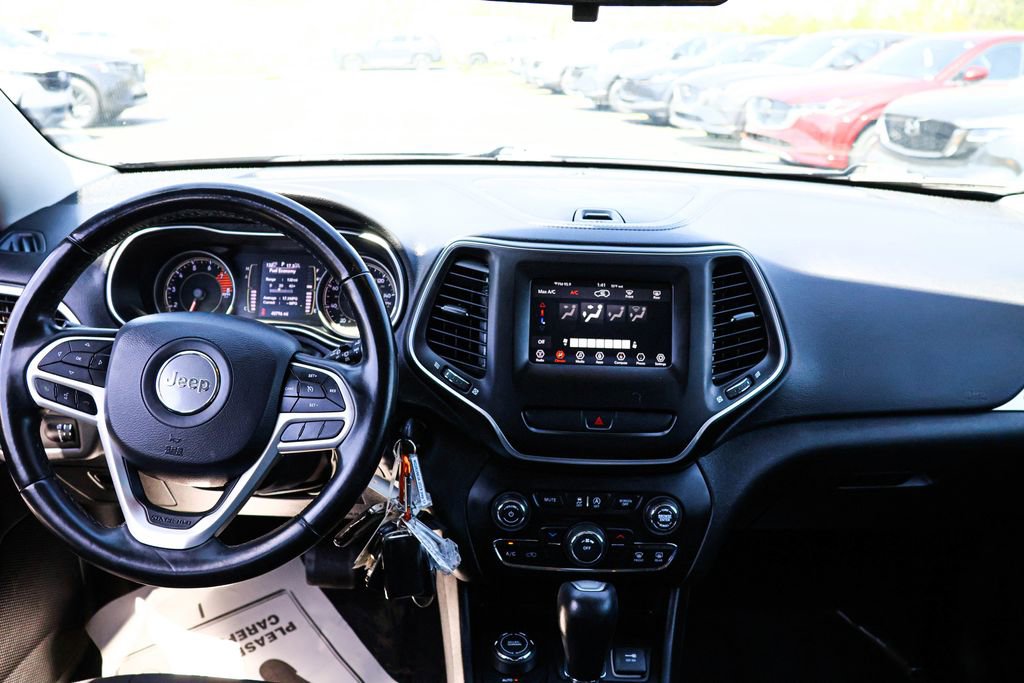 Used 2019 Jeep Cherokee Latitude AWD/4WD image 28