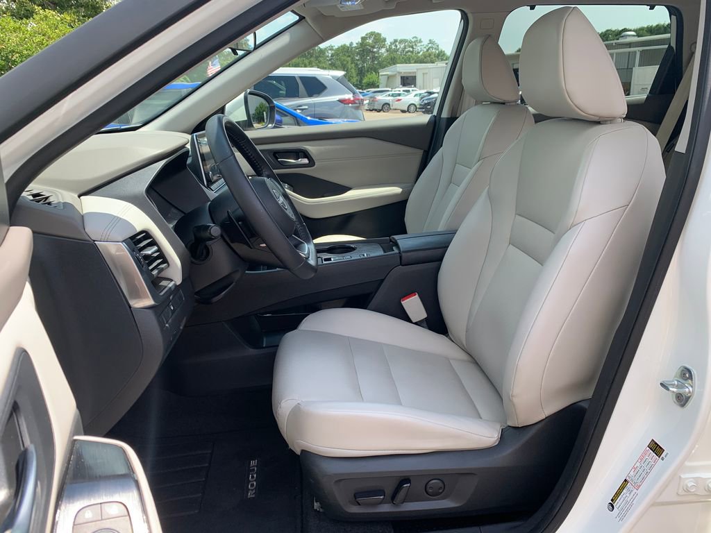 Used 2023 Nissan Rogue SV w/ SV Premium B Package FWD image 10