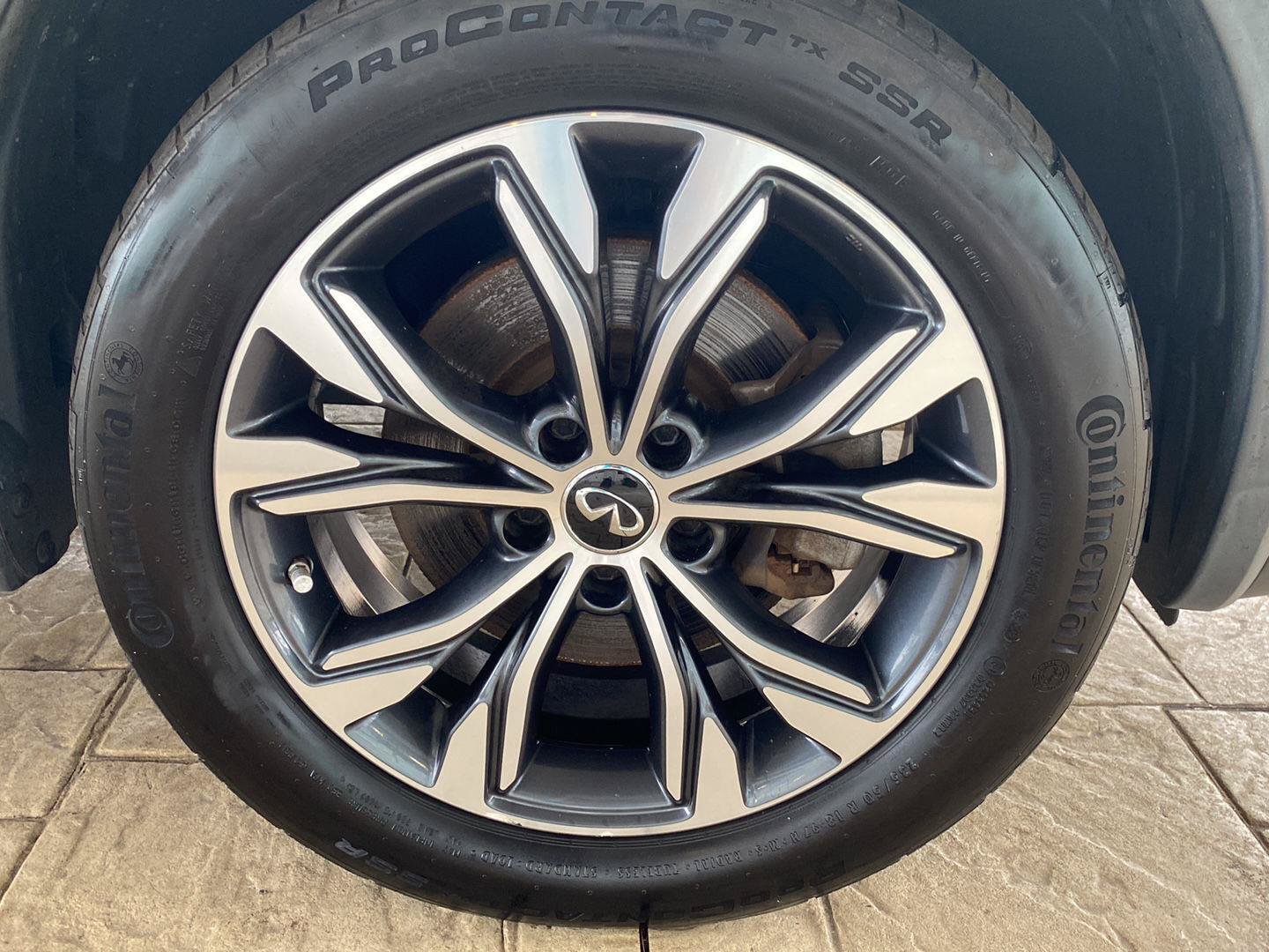 Used 2018 INFINITI QX30 Premium w/ Navigation Package AWD/4WD image 14
