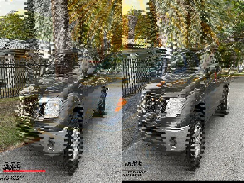 Used 2010 Nissan Frontier SE image 10