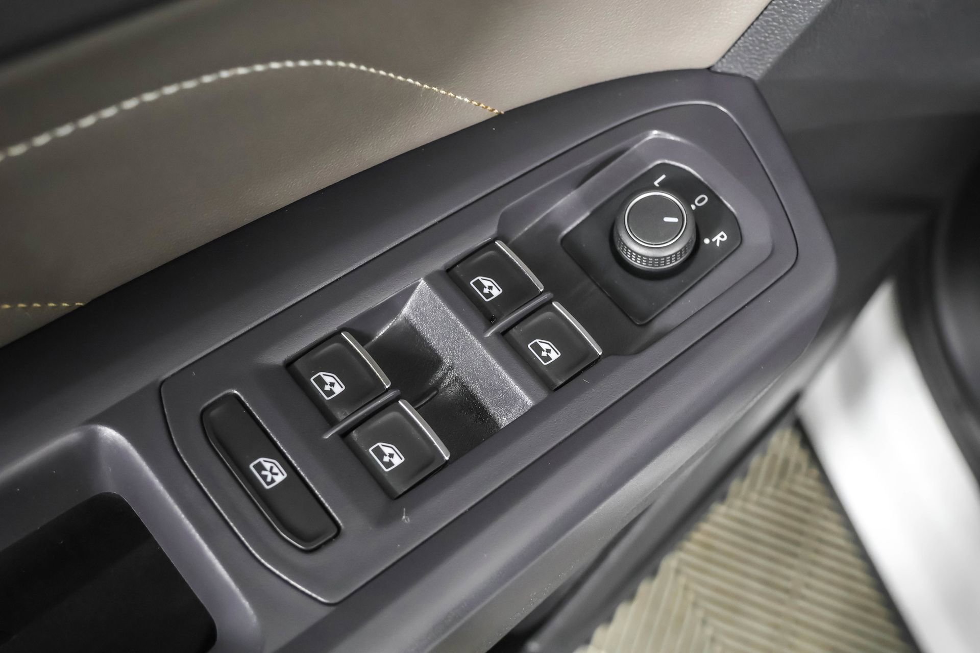 Used 2021 Volkswagen Atlas Cross Sport SEL image 34