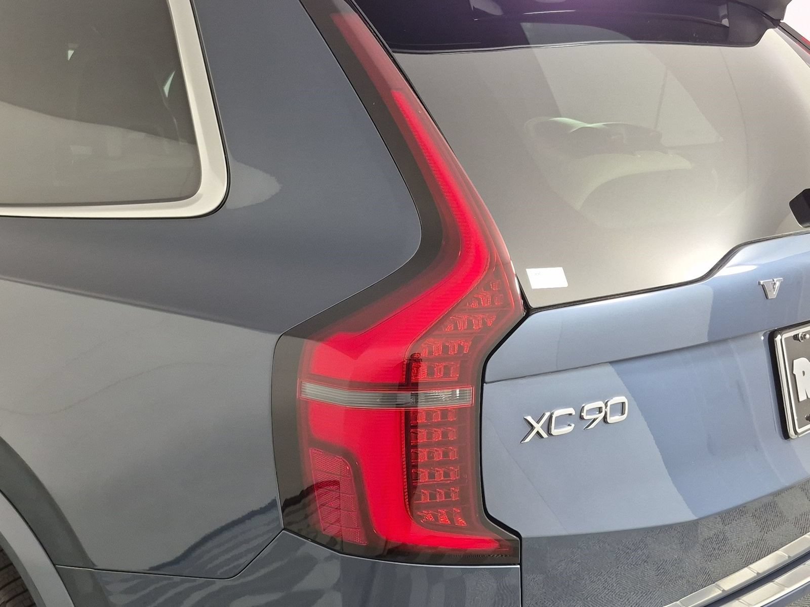Certified 2026 Volvo XC90 B6 Plus w/ Protection Package Premier AWD/4WD image 17