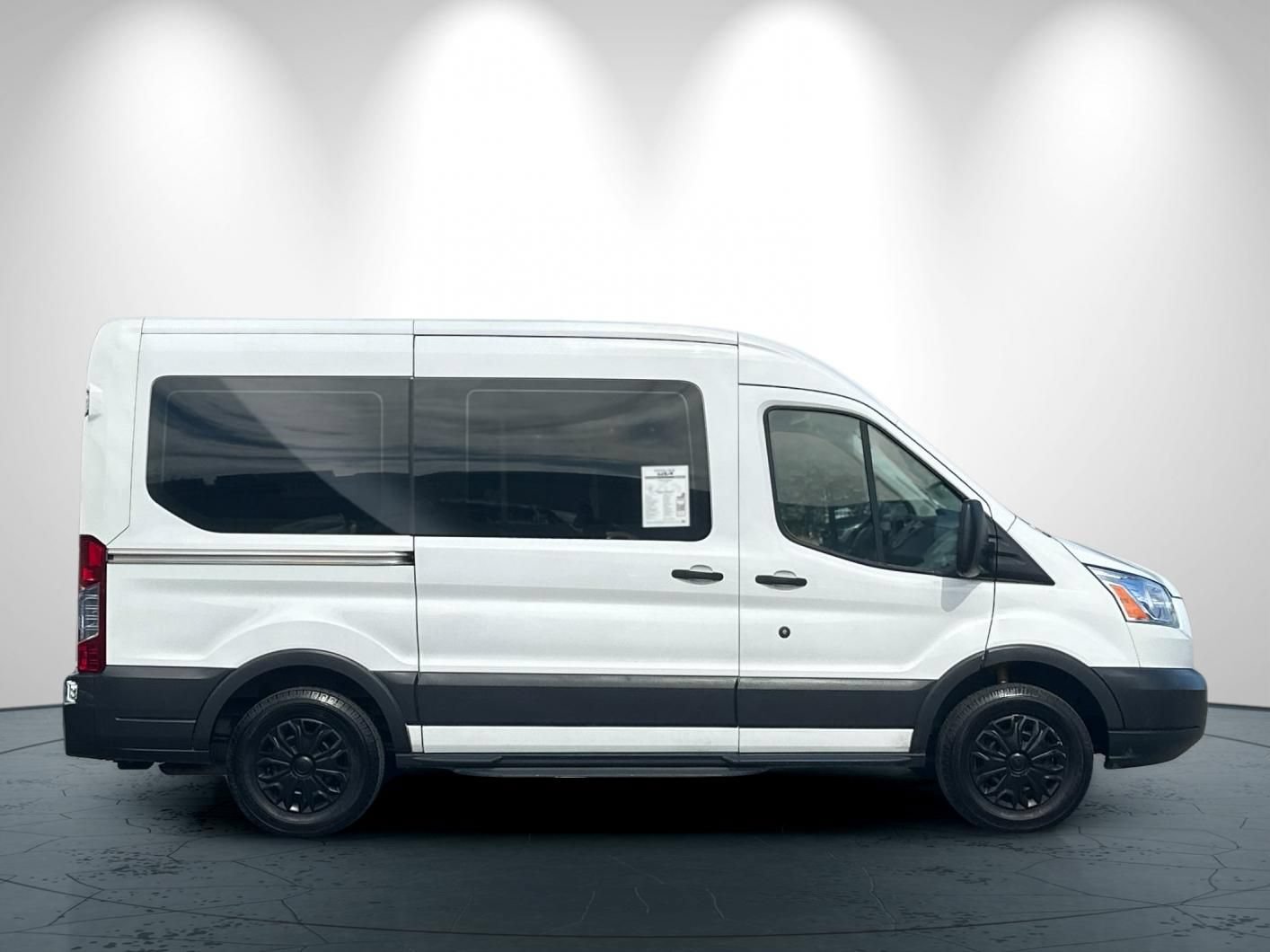 Used 2018 Ford Transit 150 XLT RWD image 3