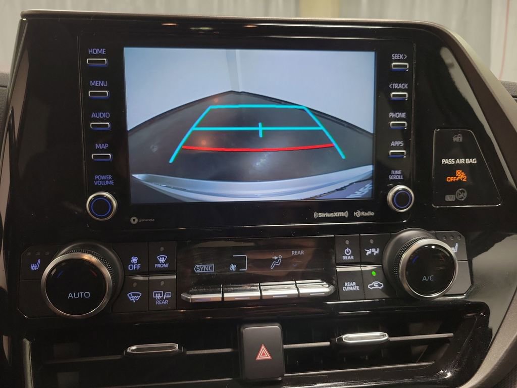 Used 2022 Toyota Highlander XLE FWD image 17