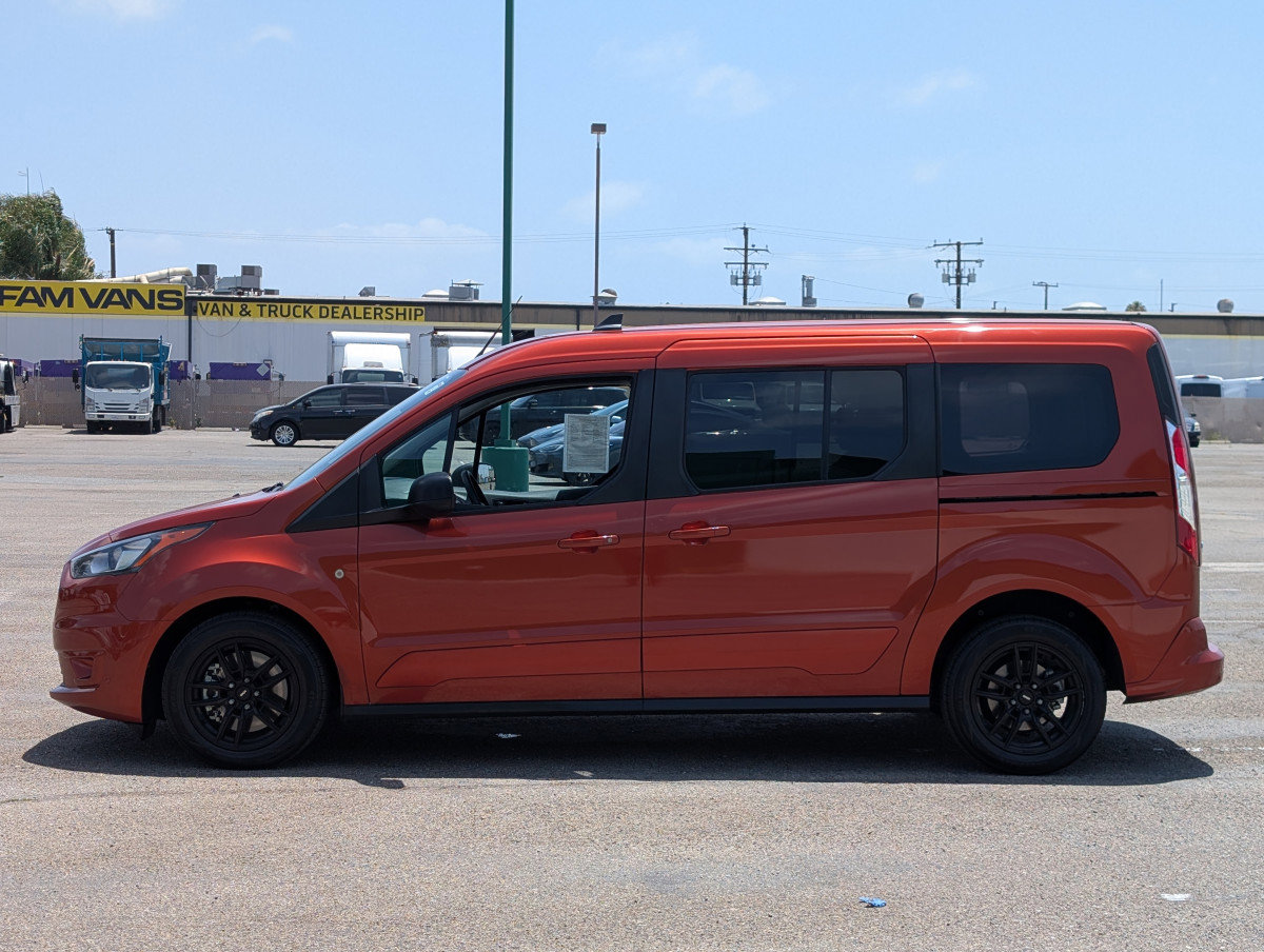 Used 2022 Ford Transit Connect XLT image 6