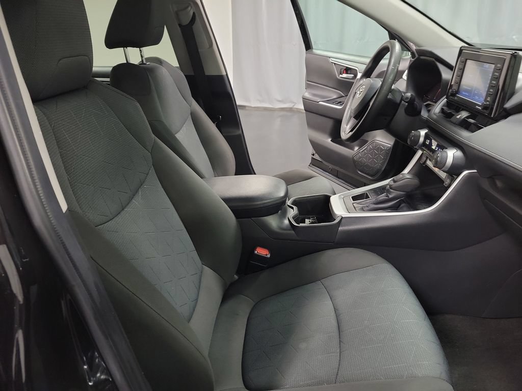 Used 2022 Toyota RAV4 XLE AWD/4WD image 26
